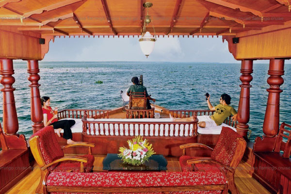 Romantic Honeymoon Houseboat Cruise in Alleppey