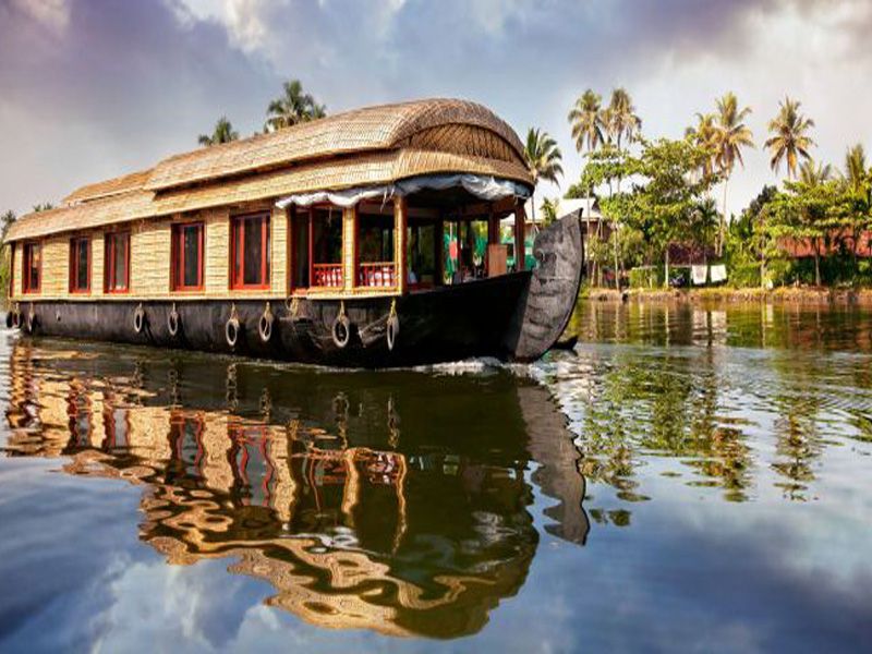 Emerald backwaters of North Kerala with Kerala Houseboat Cruise